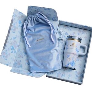 The Stanley x LoveShackFancy Quencher | 20 OZ - Everblooming Rosettes AUTHENTIC